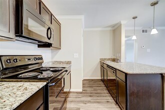 1600 W T C Jester Blvd in Houston, TX - Building Photo - Building Photo