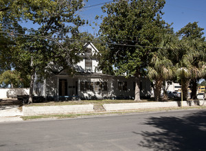 825 E Carson St in San Antonio, TX - Building Photo - Building Photo