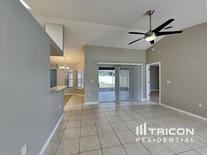 8421 Bay Dr in Spring Hill, FL - Building Photo - Building Photo