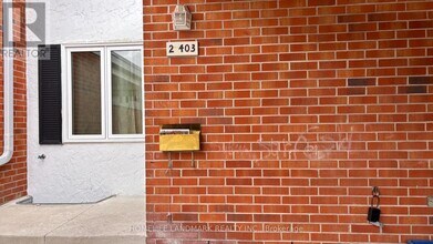403 Keats Way in Waterloo, ON - Building Photo - Building Photo