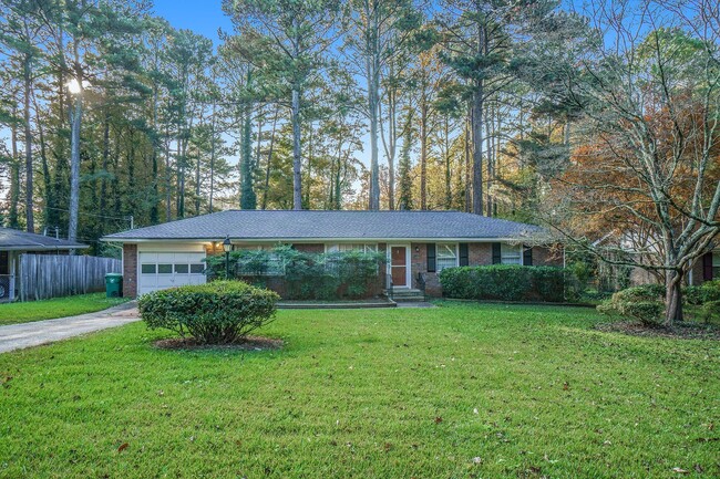 6095 Mincey Rd in Stone Mountain, GA - Building Photo - Building Photo