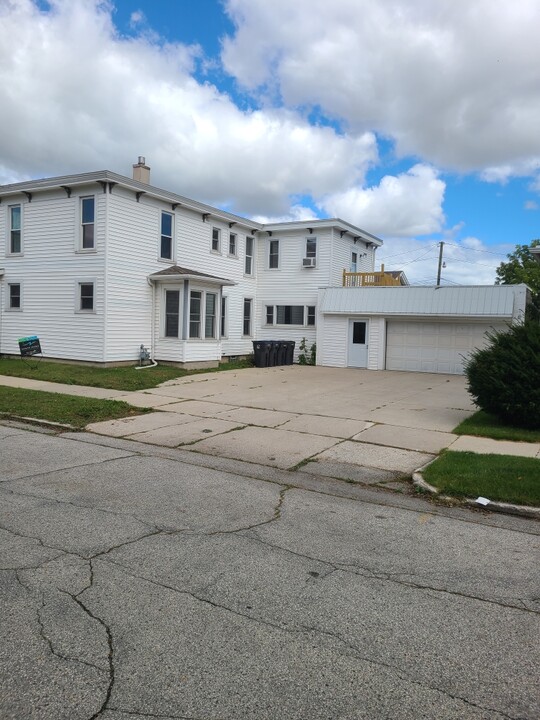 608 Detroit St in Sheboygan Falls, WI - Building Photo