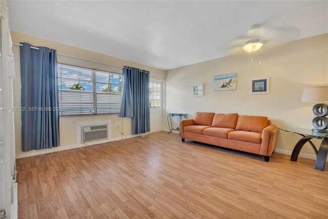 851 Meridian Ave in Miami Beach, FL - Building Photo - Building Photo