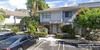 9761 Riverside Dr in Coral Springs, FL - Building Photo