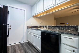 5275 Meadow Rise St, Unit 5277 in San Antonio, TX - Building Photo - Building Photo