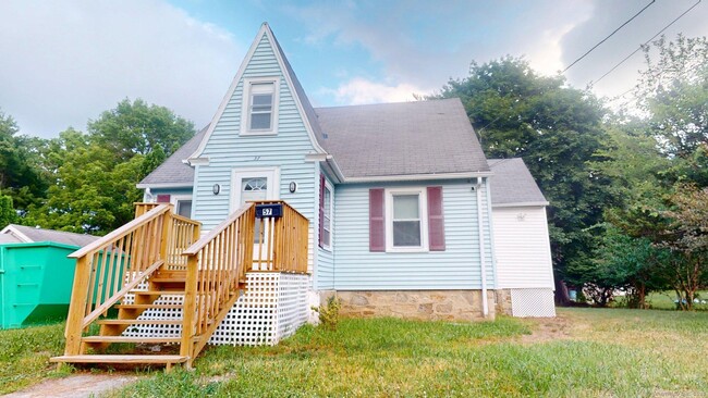 57 Pratt St in Norwich, CT - Building Photo - Building Photo