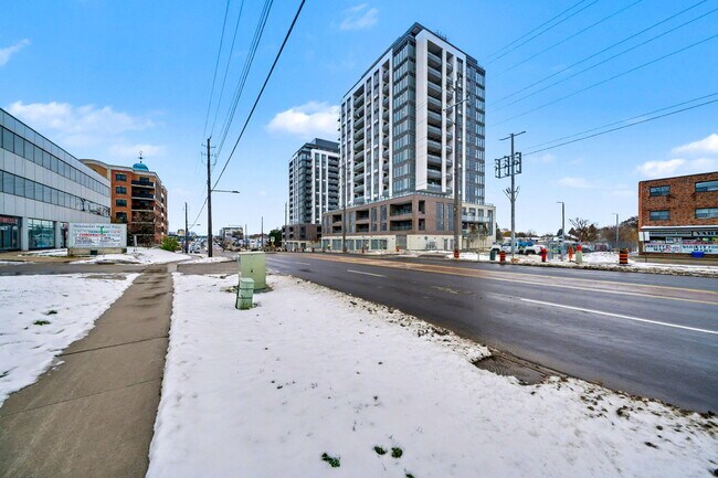 715-715 Davis Dr in Newmarket, ON - Building Photo - Building Photo