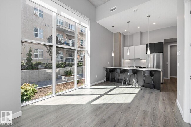 9922-9111 111 St NW in Edmonton, AB - Building Photo - Building Photo