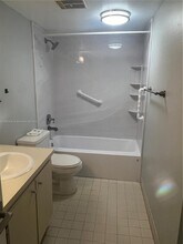 7110 NW 179th St in Hialeah, FL - Building Photo - Building Photo