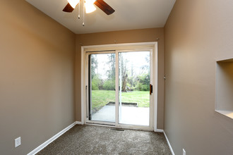 Kensington Ridge Apartments in Middletown, OH - Building Photo - Interior Photo