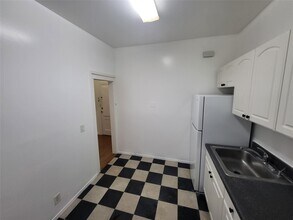 37-68-68 64th St in Queens, NY - Building Photo - Building Photo