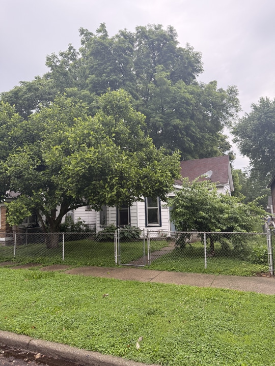 1532 Woodley Ave in Terre Haute, IN - Building Photo