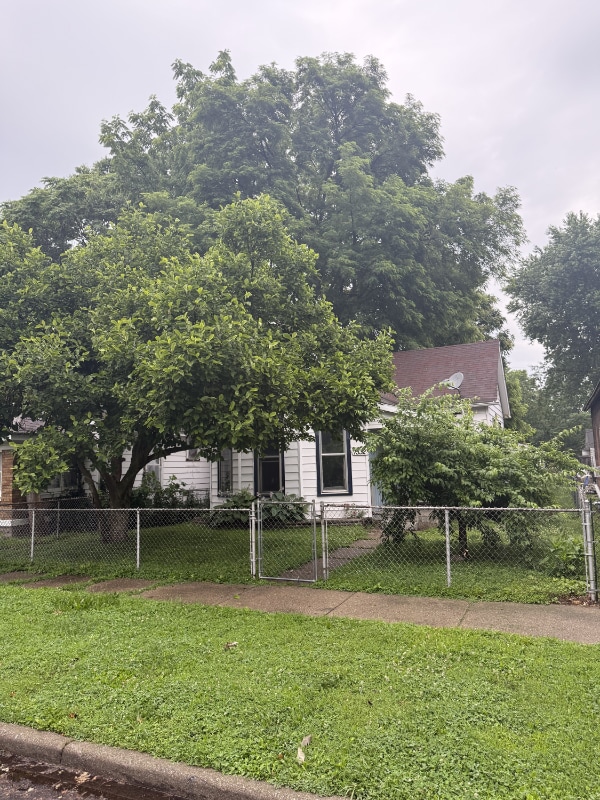property at 1532 Woodley Ave