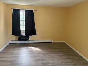 1214 Middle Tpke W, Unit C1 in Manchester, CT - Building Photo - Building Photo