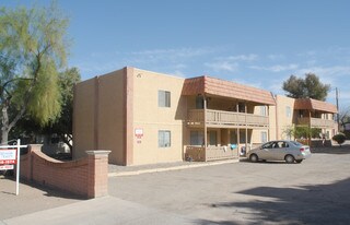 Halmark Apartments in Tucson, AZ - Building Photo