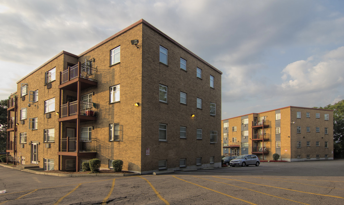 Adams Court B in Mattapan, MA - Building Photo