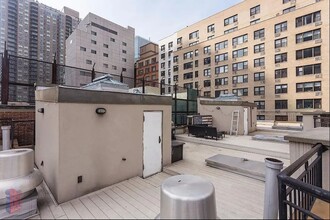 330 E 35th St in New York, NY - Building Photo - Building Photo