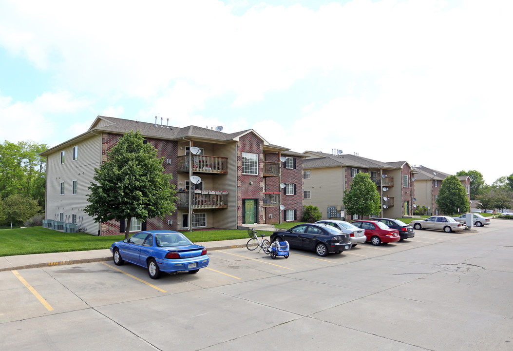 5908-5924 Sutton Dr in Urbandale, IA - Foto de edificio