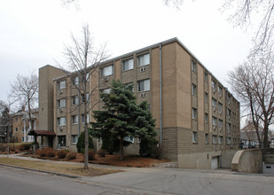 Pillsbury Manor in Minneapolis, MN - Foto de edificio - Building Photo