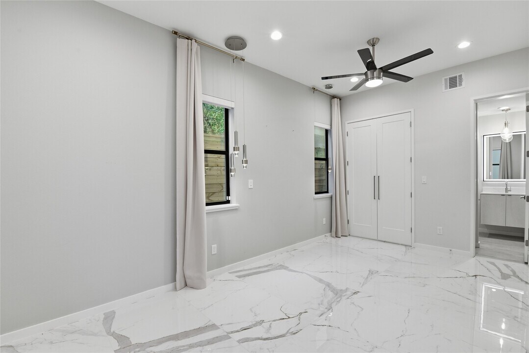 529 Memorial Heights Dr in Houston, TX - Building Photo