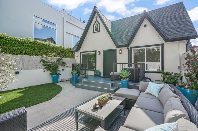 619 Westmount Dr in West Hollywood, CA - Building Photo - Building Photo