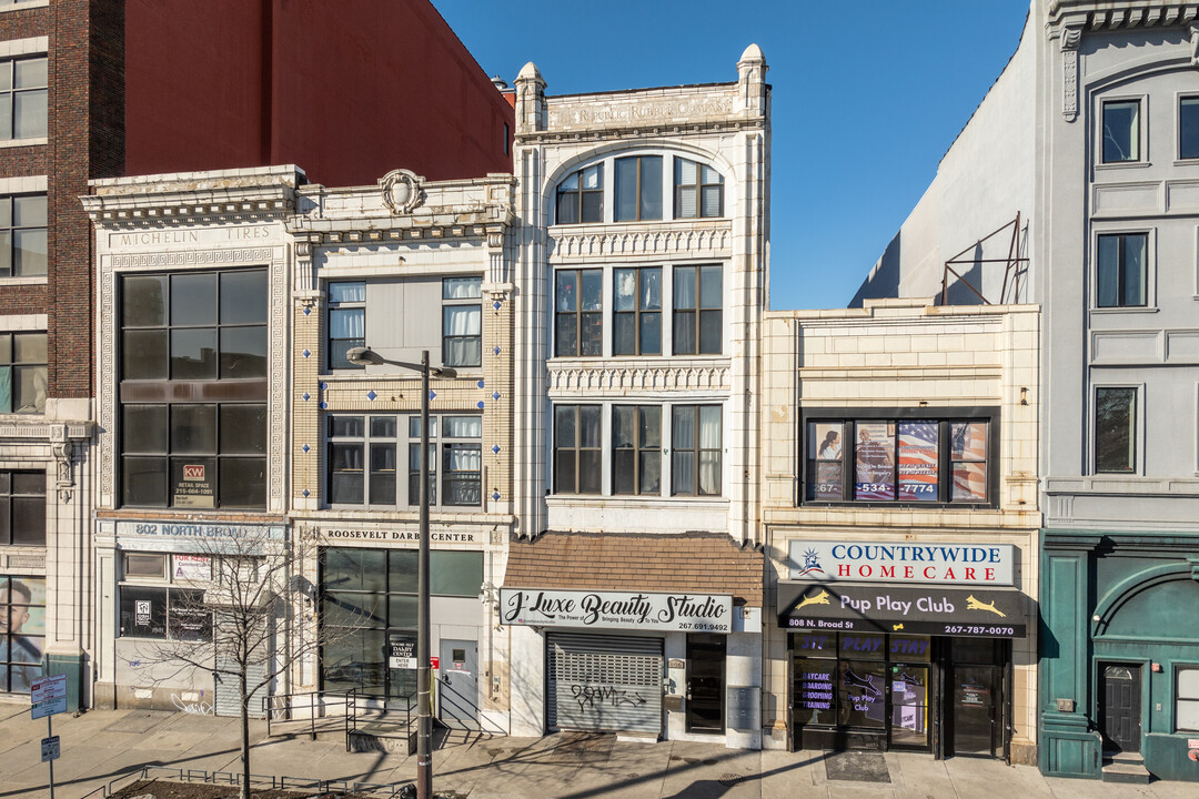 806 N Broad St in Philadelphia, PA - Foto de edificio