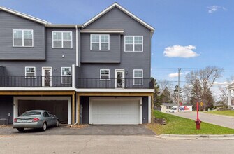 9087 Lexington Ave N in Circle Pines, MN - Building Photo - Building Photo