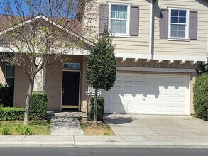 5687 N Nectarine Way in Fresno, CA - Foto de edificio - Building Photo