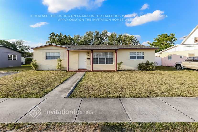 1281 NW 195th St in Miami, FL - Building Photo