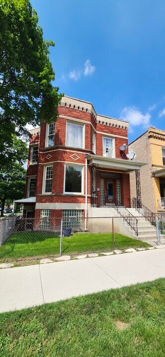 4256 W Wrightwood Ave in Chicago, IL - Building Photo