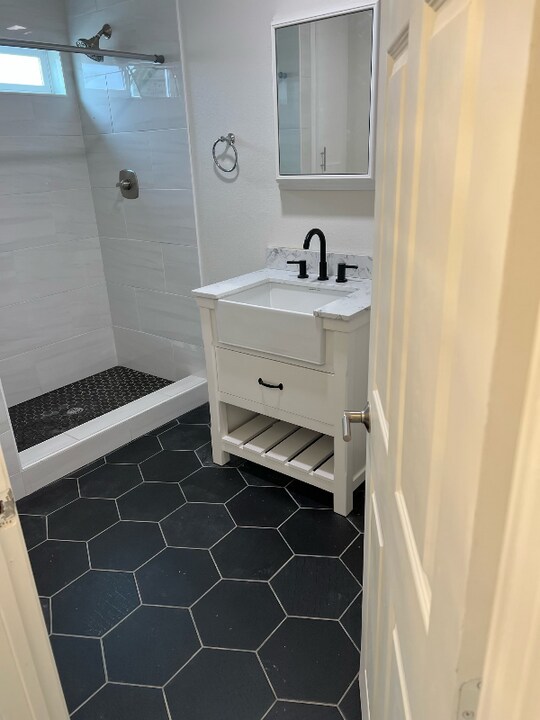 4705 16th Ave in Sacramento, CA - Foto de edificio