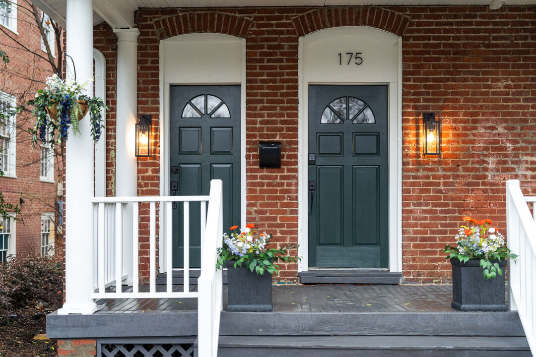 175 Madison Ln in Charlottesville, VA - Foto de edificio