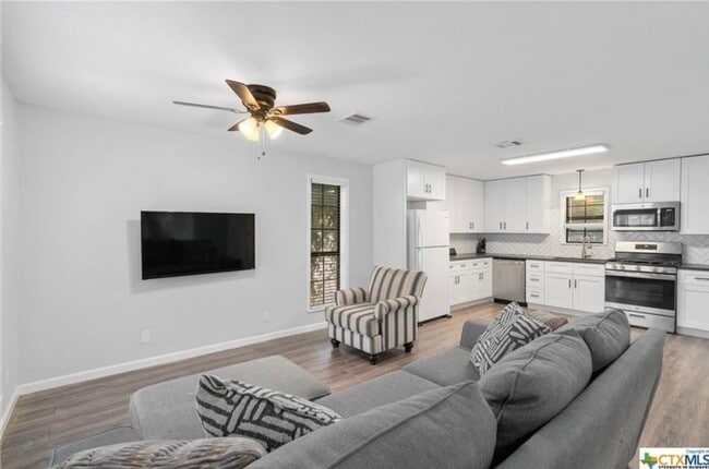 610 Vernon St in Taylor, TX - Foto de edificio - Building Photo