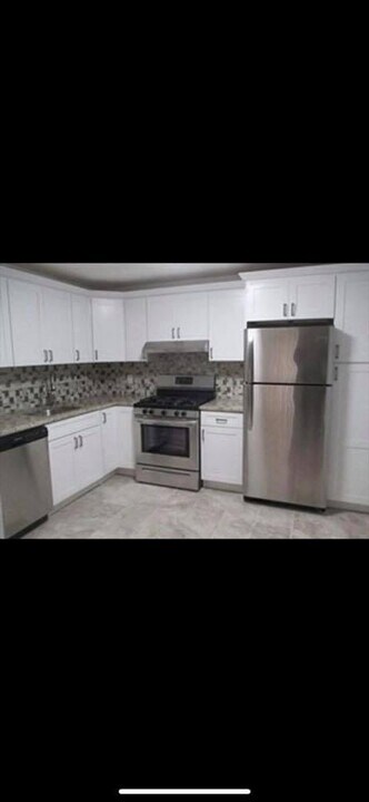 14 Kenmar Dr, Unit 104 in Billerica, MA - Building Photo