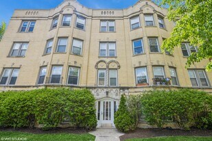 6204 N Claremont Ave, Unit 3 in Chicago, IL - Building Photo