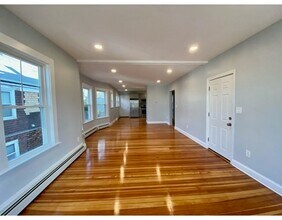55 New Ocean St-Unit -B in Swampscott, MA - Building Photo - Building Photo