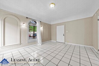 112 S Cummings St in Los Angeles, CA - Building Photo - Building Photo