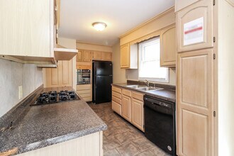 310 Anchor Dr in Greensboro, NC - Foto de edificio - Building Photo