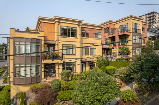 TOSCANO CONDOMINIUM in Seattle, WA - Foto de edificio - Building Photo