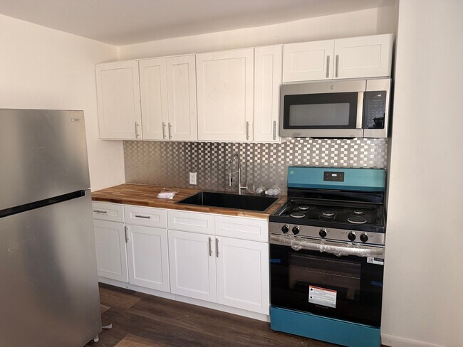 2023 Derry St in Harrisburg, PA - Building Photo - Building Photo