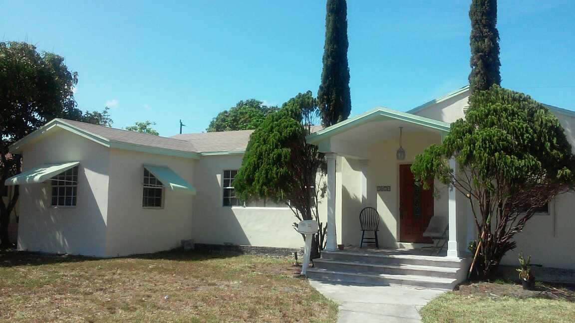 1629 Johnson St in Hollywood, FL - Building Photo