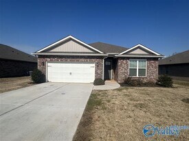 177 Cherry Laurel Dr in Hazel Green, AL - Building Photo