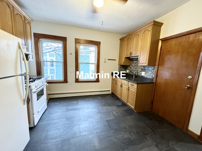 28 Willow St, Unit 2 in Cambridge, MA - Building Photo - Building Photo