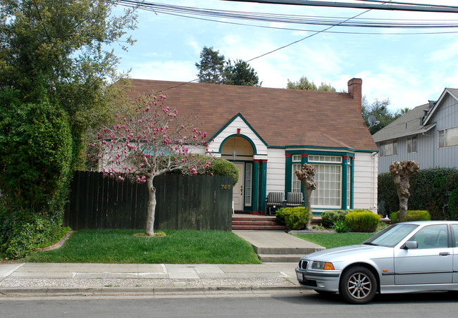 746 Slater St in Santa Rosa, CA - Building Photo - Building Photo