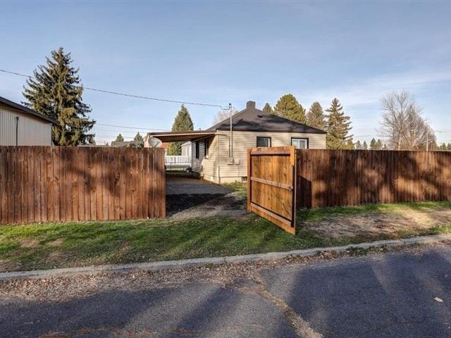 5303 N Whitehouse St in Spokane, WA - Building Photo - Building Photo