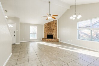 2823 Forestbrook Dr in Spring, TX - Foto de edificio - Building Photo