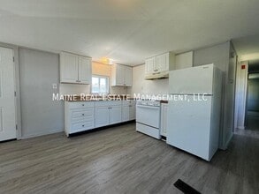 14 Park Dr in Canaan, ME - Building Photo - Building Photo