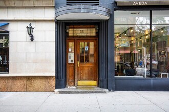 58 W 72nd St in New York, NY - Building Photo - Building Photo