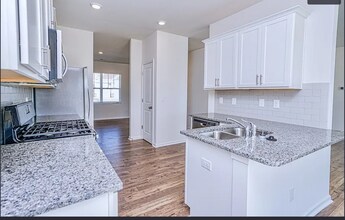 202 Yellow Fox Rd in Greer, SC - Building Photo - Building Photo