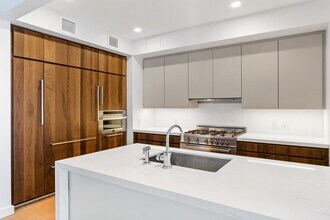 360 E 89th St in New York, NY - Building Photo - Building Photo